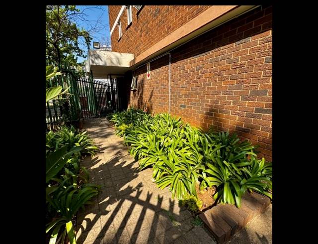 1.5 BEDROOM APARTMENT FOR SALE IN SUNNYSIDE